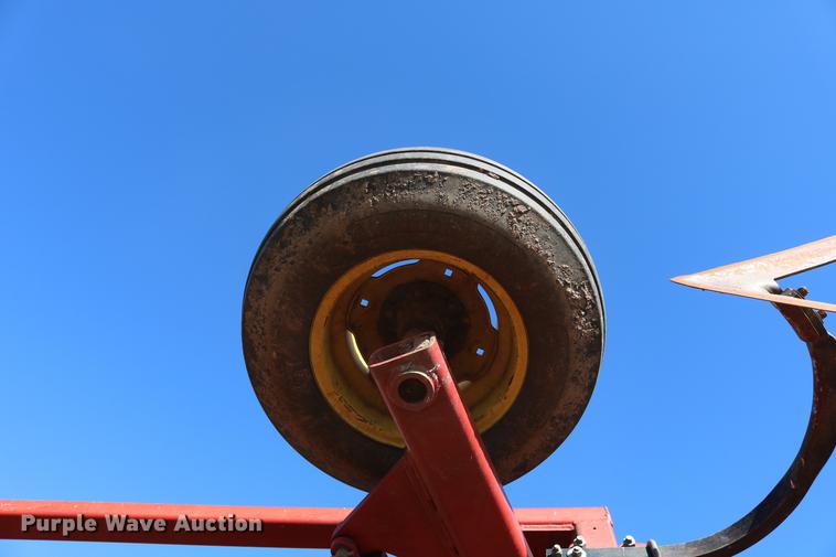 image for item DD8699 1994 Sunflower 3040-28 sweep plow