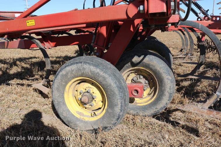 image for item DD8699 1994 Sunflower 3040-28 sweep plow