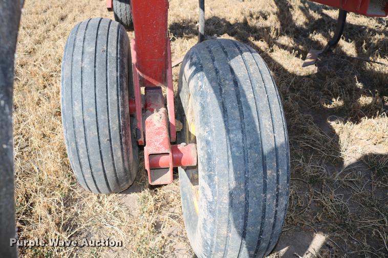 image for item DD8699 1994 Sunflower 3040-28 sweep plow