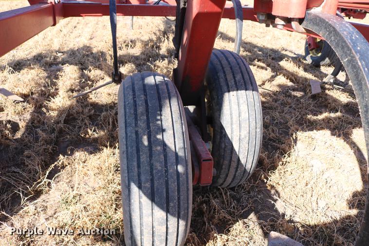 image for item DD8699 1994 Sunflower 3040-28 sweep plow