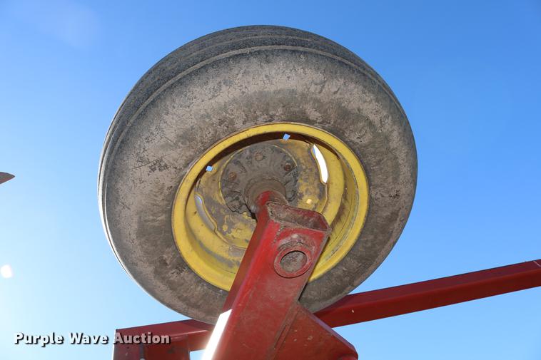 image for item DD8699 1994 Sunflower 3040-28 sweep plow