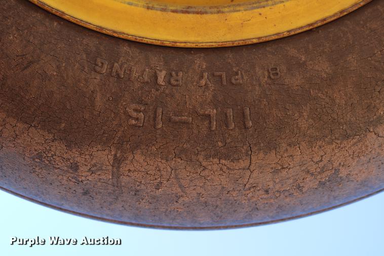 image for item DD8699 1994 Sunflower 3040-28 sweep plow