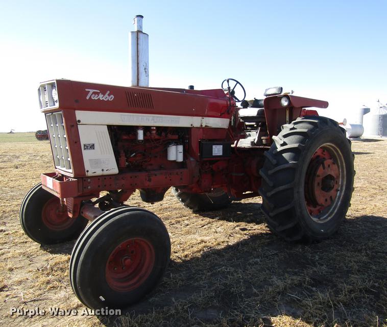 image for item DD8704 1974 International 1066 tractor