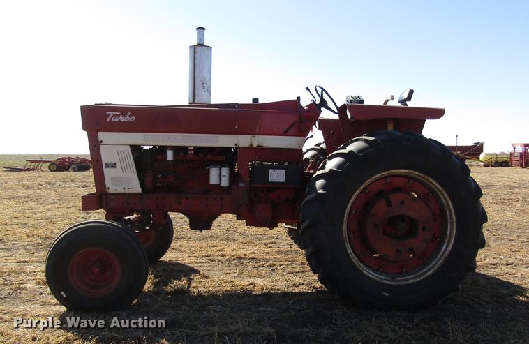 image for item DD8704 1974 International 1066 tractor