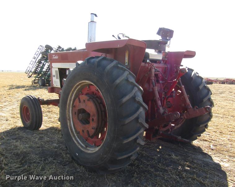 image for item DD8704 1974 International 1066 tractor