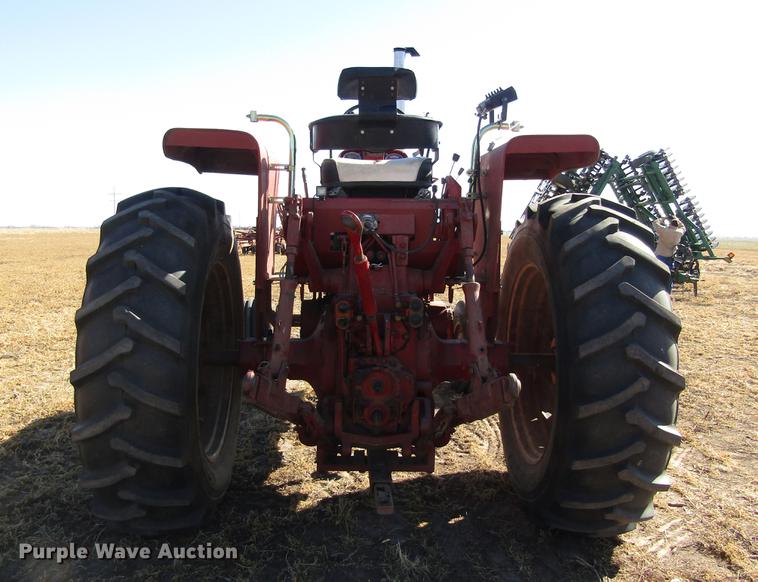 image for item DD8704 1974 International 1066 tractor