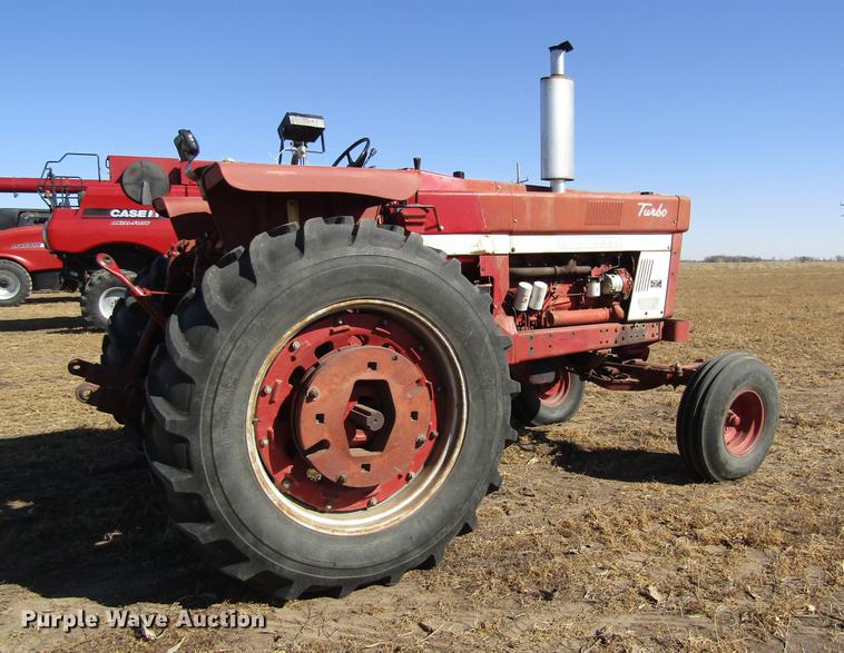 image for item DD8704 1974 International 1066 tractor
