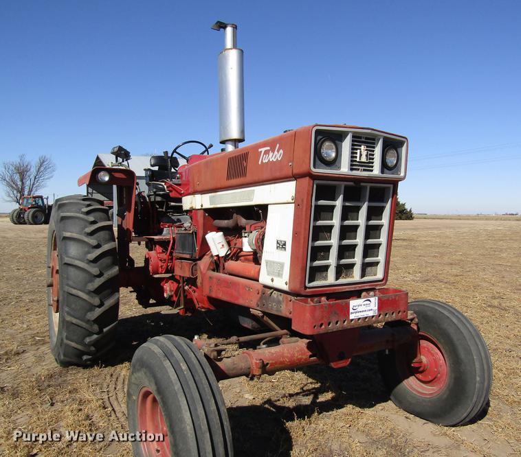 image for item DD8704 1974 International 1066 tractor