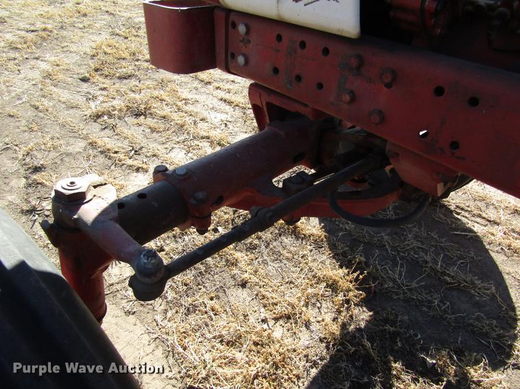 image for item DD8704 1974 International 1066 tractor