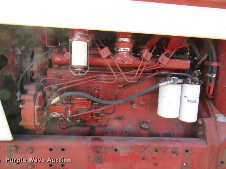 image for item DD8704 1974 International 1066 tractor