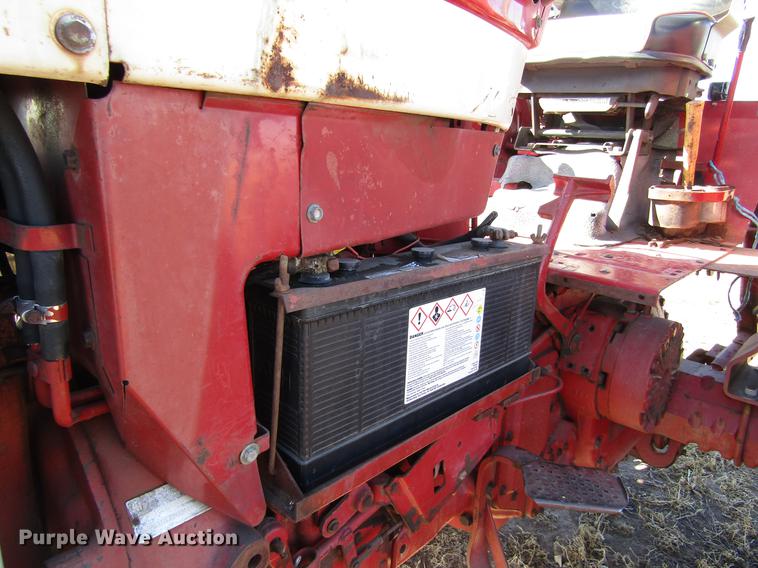 image for item DD8704 1974 International 1066 tractor