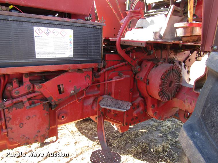 image for item DD8704 1974 International 1066 tractor