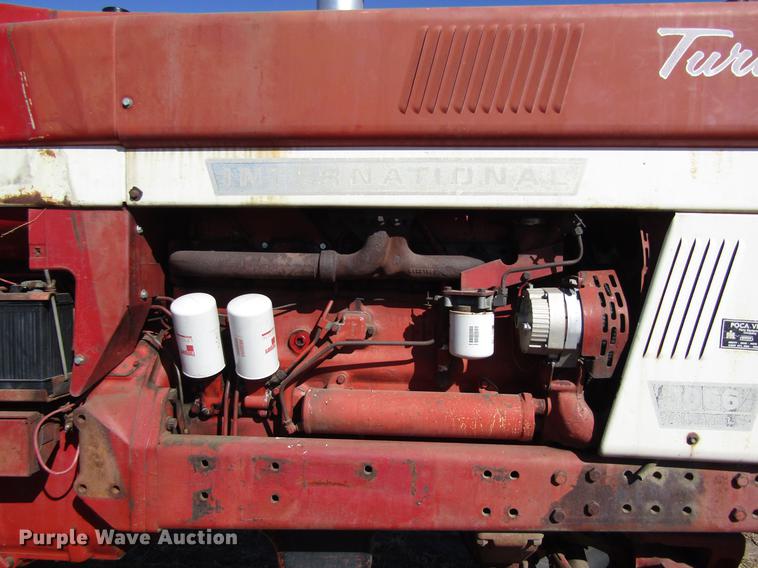 image for item DD8704 1974 International 1066 tractor