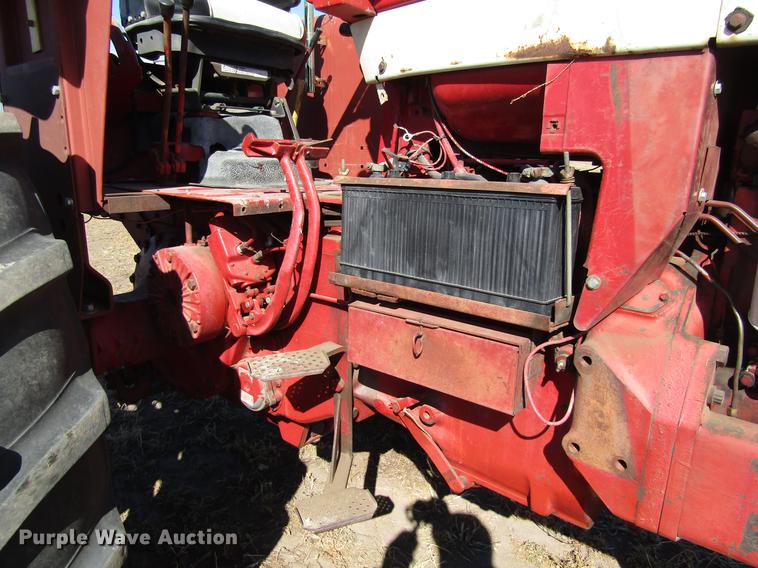 image for item DD8704 1974 International 1066 tractor