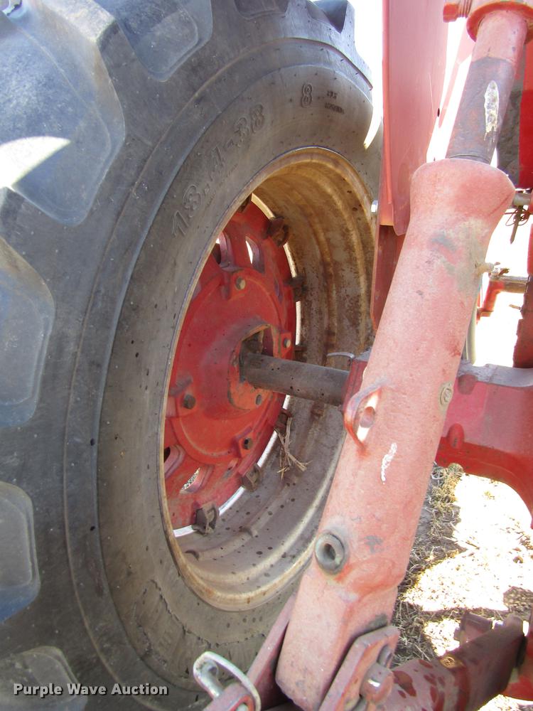 image for item DD8704 1974 International 1066 tractor