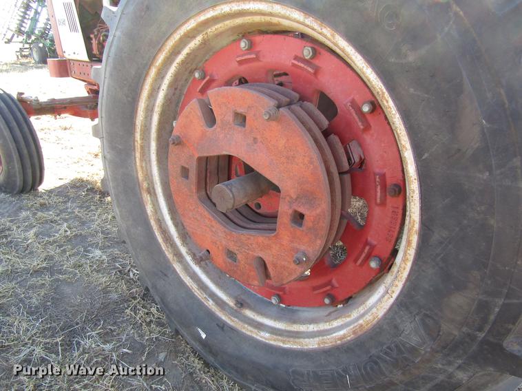 image for item DD8704 1974 International 1066 tractor