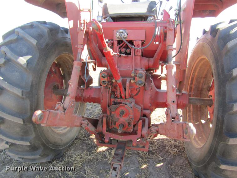 image for item DD8704 1974 International 1066 tractor