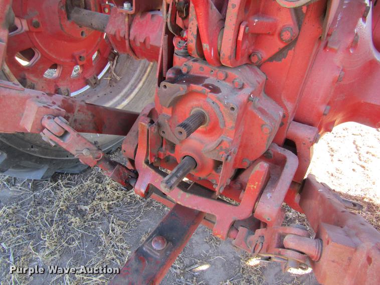 image for item DD8704 1974 International 1066 tractor