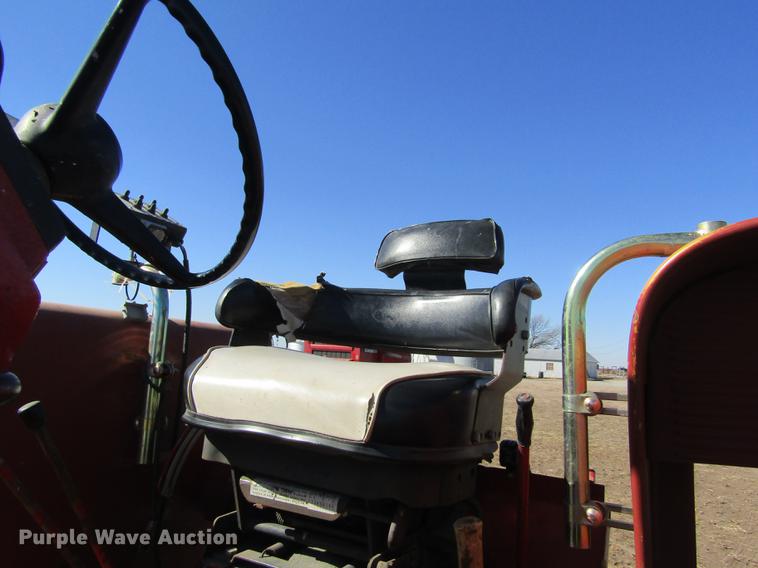 image for item DD8704 1974 International 1066 tractor