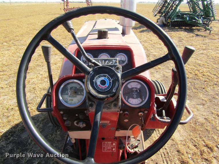 image for item DD8704 1974 International 1066 tractor