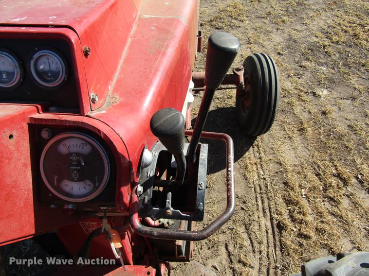 image for item DD8704 1974 International 1066 tractor
