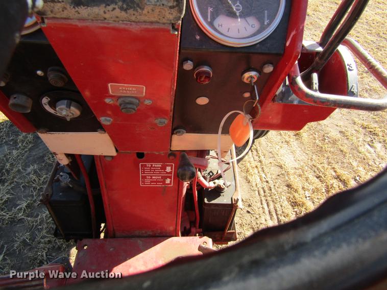 image for item DD8704 1974 International 1066 tractor