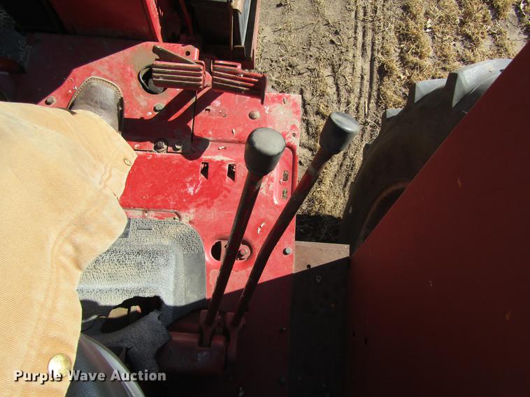 image for item DD8704 1974 International 1066 tractor