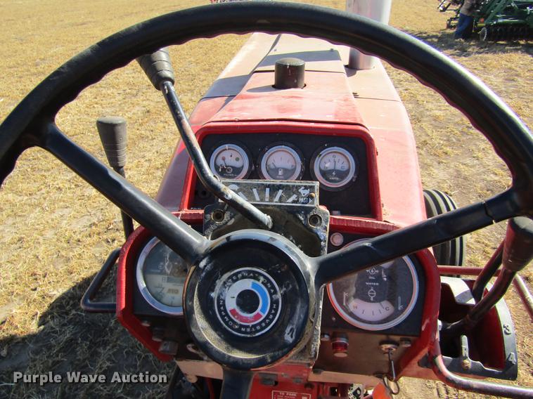 image for item DD8704 1974 International 1066 tractor