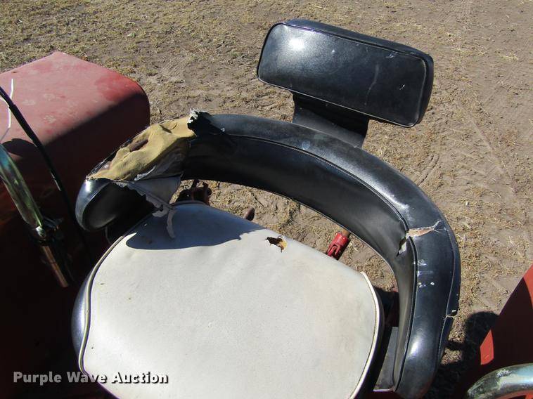 image for item DD8704 1974 International 1066 tractor