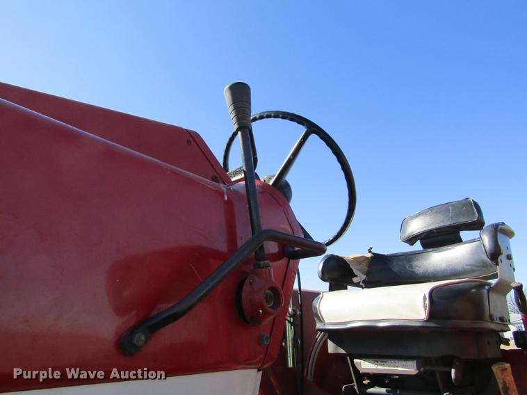 image for item DD8704 1974 International 1066 tractor