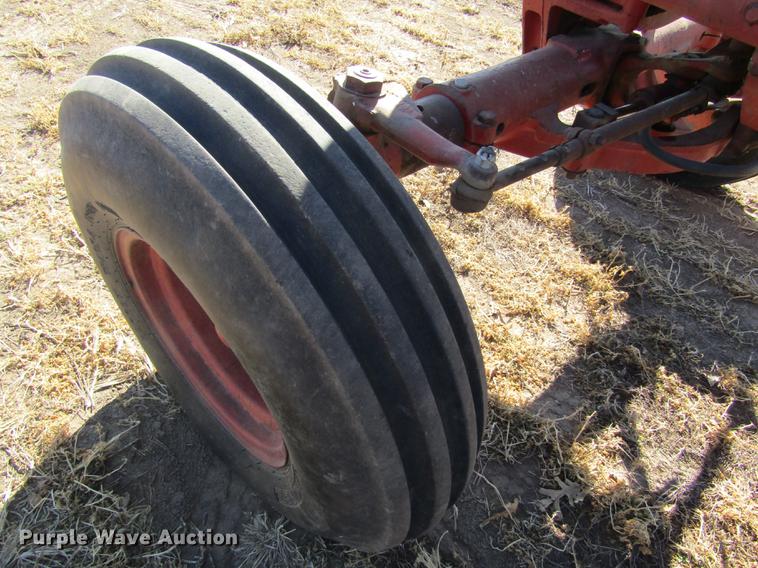 image for item DD8704 1974 International 1066 tractor