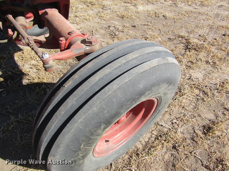 image for item DD8704 1974 International 1066 tractor