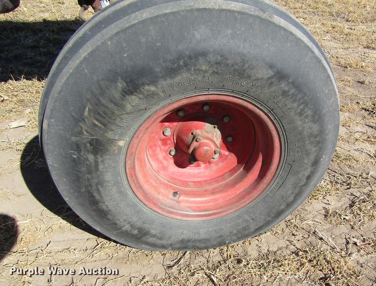 image for item DD8704 1974 International 1066 tractor