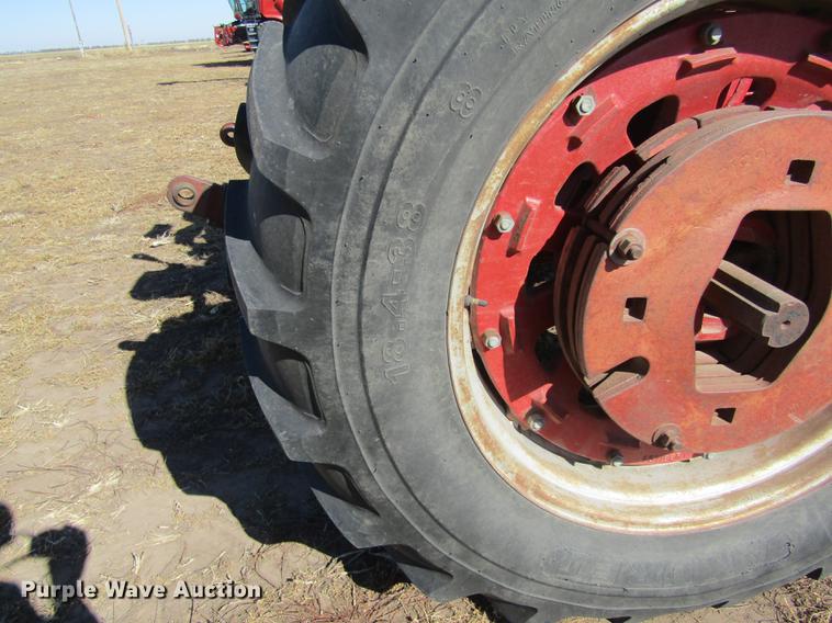 image for item DD8704 1974 International 1066 tractor