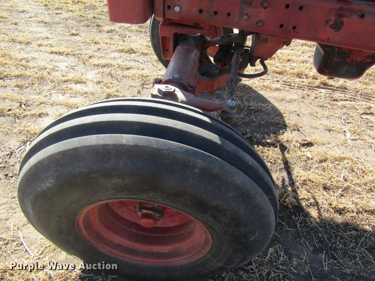 image for item DD8704 1974 International 1066 tractor