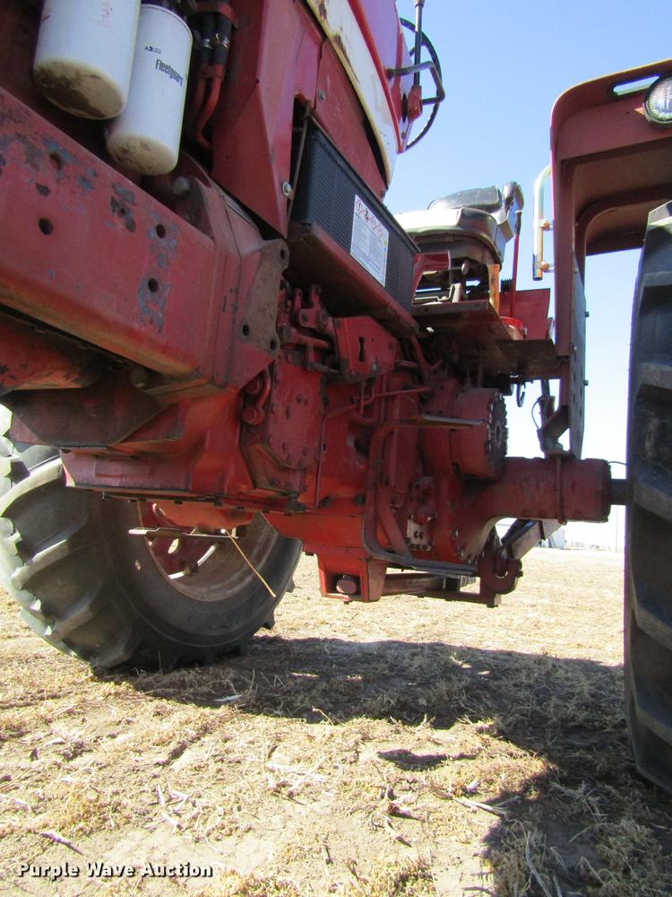 image for item DD8704 1974 International 1066 tractor