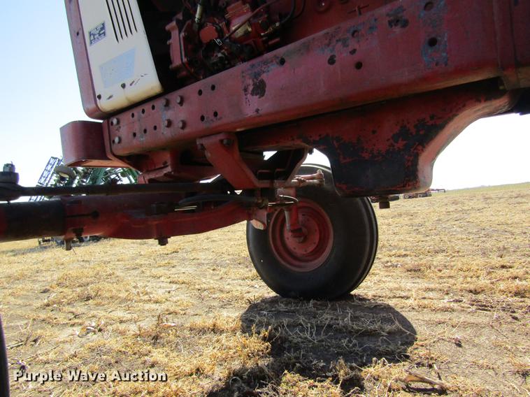 image for item DD8704 1974 International 1066 tractor