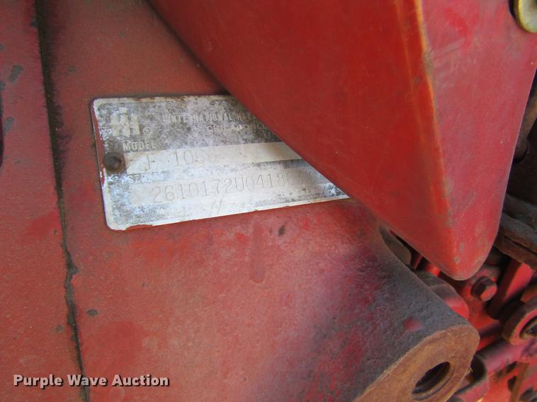 image for item DD8704 1974 International 1066 tractor