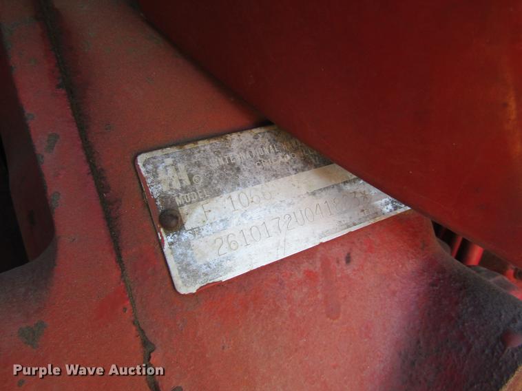 image for item DD8704 1974 International 1066 tractor