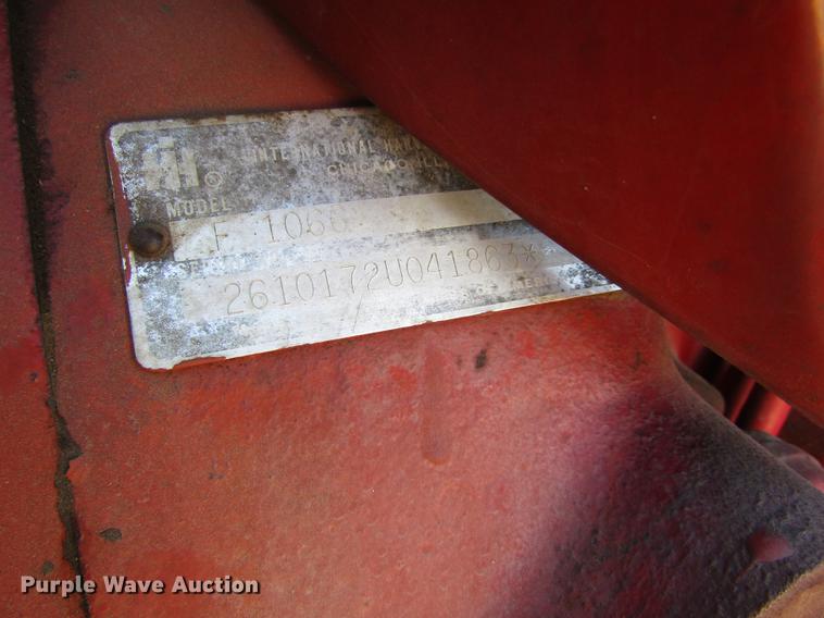 image for item DD8704 1974 International 1066 tractor