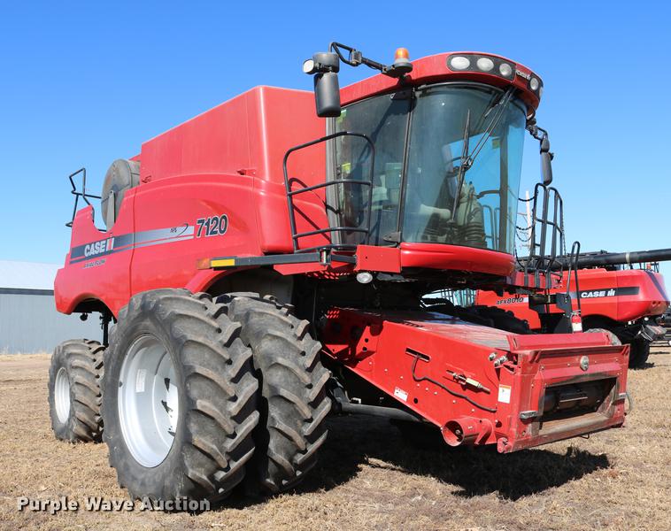 image for item DD8705 2010 Case IH 7120 RWA combine