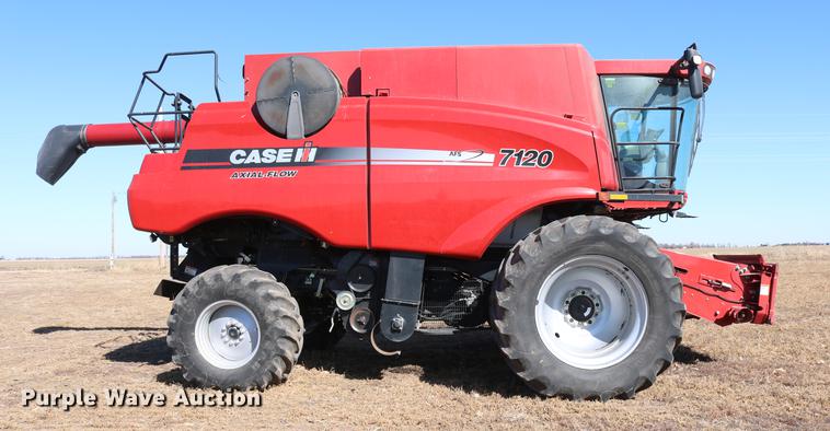 image for item DD8705 2010 Case IH 7120 RWA combine