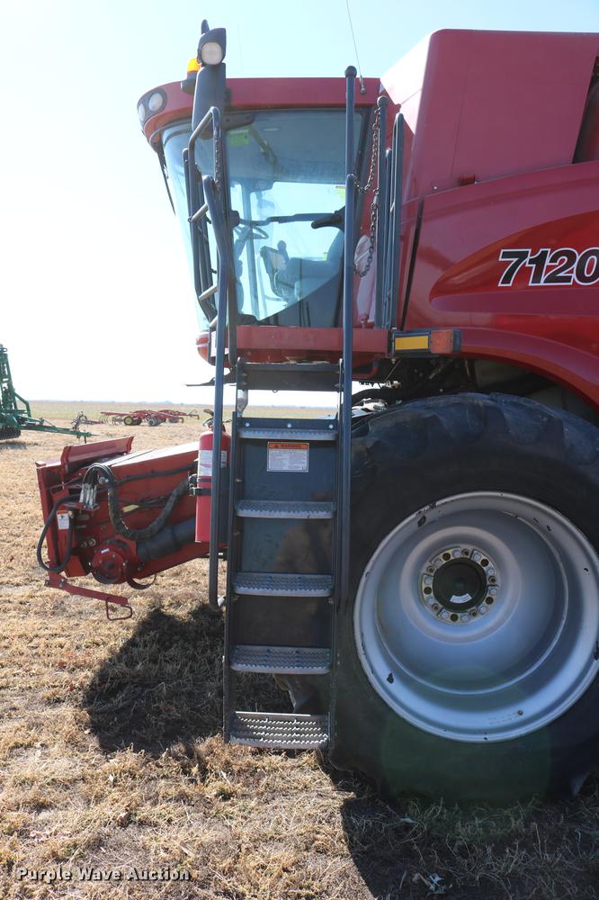 image for item DD8705 2010 Case IH 7120 RWA combine