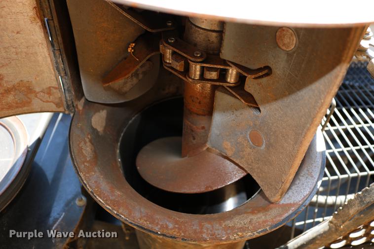 image for item DD8705 2010 Case IH 7120 RWA combine