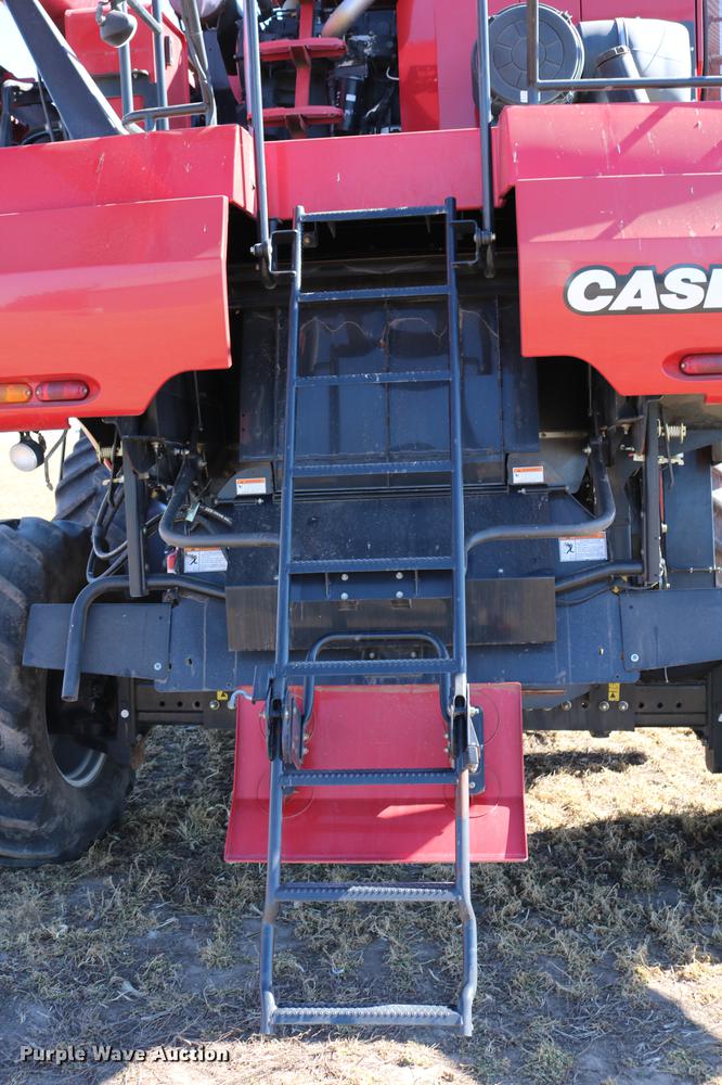 image for item DD8705 2010 Case IH 7120 RWA combine
