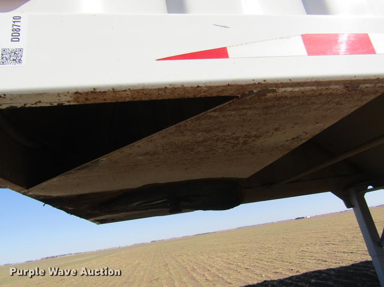 image for item DD8710 2005 Jet double hopper bottom grain trailer