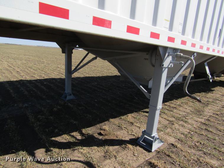 image for item DD8710 2005 Jet double hopper bottom grain trailer