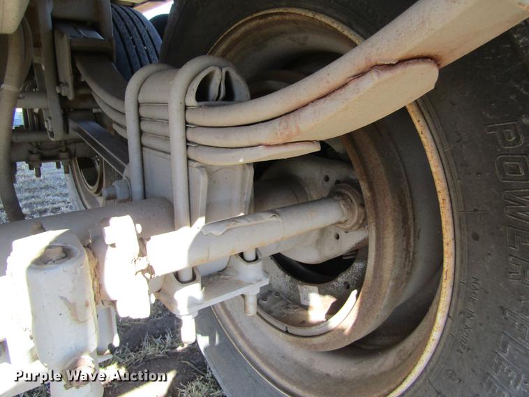 image for item DD8710 2005 Jet double hopper bottom grain trailer