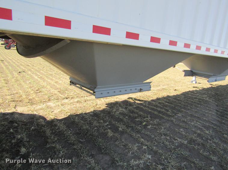 image for item DD8710 2005 Jet double hopper bottom grain trailer