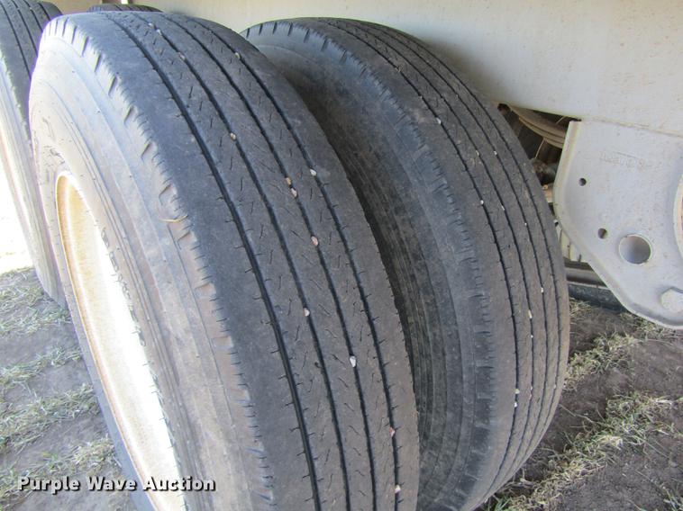 image for item DD8710 2005 Jet double hopper bottom grain trailer